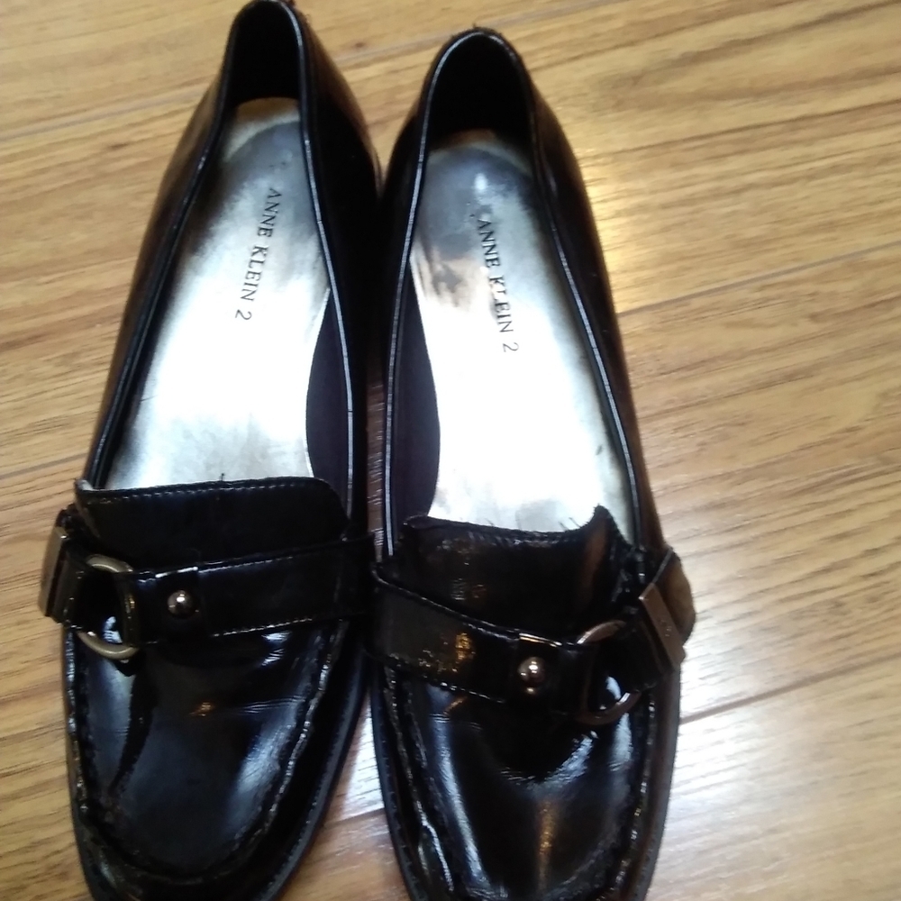 Anne Klein Black patent leather loafers size 6 womens shoes